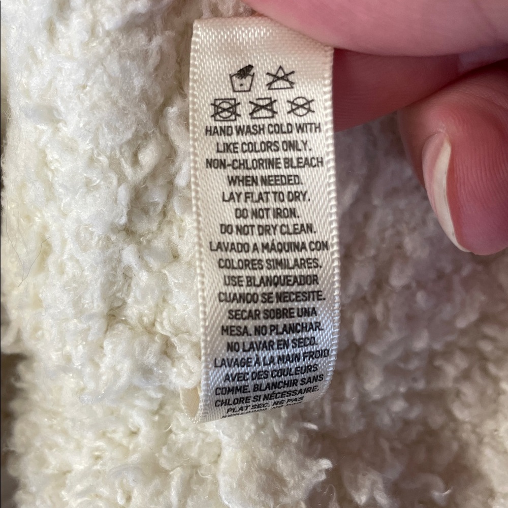 Skims cozy boucle cozy knitted shorts in ivory women’s size S/M - Picture 5 of 14